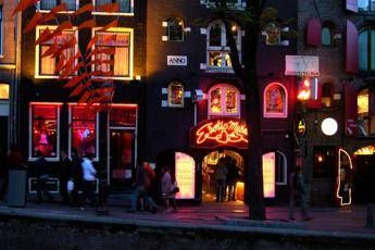 Amsterdam, basta quartiere a luci rosse? Amsterdam, basta quartiere a luci rosse?