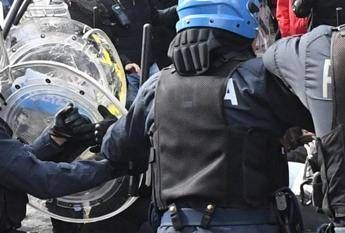 Matricole sulle divise, Sinistra italiana ci riprova Matricole sulle divise, Sinistra italiana ci riprova