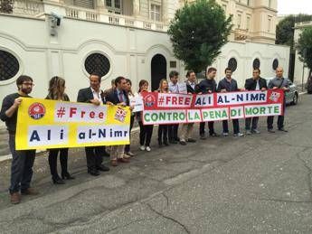 A. Saudita, sit-in davanti consolato a Roma per liberazione Al Nimr A. Saudita, sit-in davanti consolato a Roma per liberazione Al Nimr