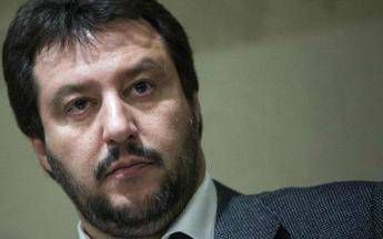 Salvini invoca le maniere forti: Basta guanti di velluto. Ora ergastolo e castrazione chimica Salvini invoca le maniere forti: Basta guanti di velluto. Ora ergastolo e castrazione chimica