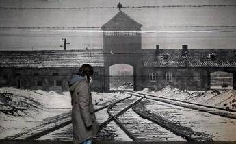 Germania Ha Tatuaggio Auschwitz Condannato Esponente Estrema Destra