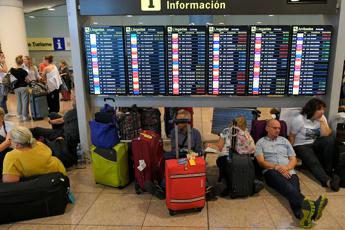 Barcellona, ancora ritardi e cancellazioni all'aeroporto