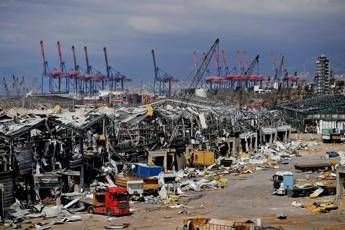 Beirut, scoperte 4 tonnellate di nitrato d'ammonio al porto Beirut, scoperte 4 tonnellate di nitrato d'ammonio al porto