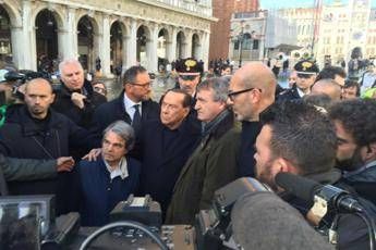 Berlusconi a Venezia: Il Mose va fatto subito Berlusconi a Venezia: Il Mose va fatto subito