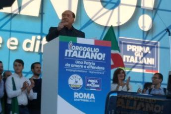 Berlusconi: Avviso di sfratto per il governo