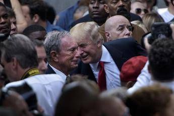 Bloomberg e le imbarazzanti foto con 'l'amico' Trump