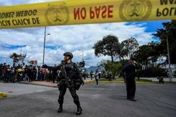 Autobomba contro scuola polizia a Bogotà, 21 i morti Autobomba contro scuola polizia a Bogotà, 21 i morti