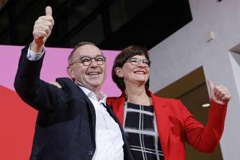 Borjans ed Esken nuovi leader Spd, trema coalizione governo Borjans ed Esken nuovi leader Spd, trema coalizione governo