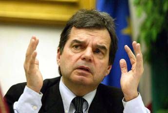 Brunetta contro 'Politics': Comportamento indecente nei miei confronti Brunetta contro 'Politics': Comportamento indecente nei miei confronti