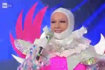 Cantante mascherato, l'Unicorno Orietta Berti spopola sul web Cantante mascherato, l'Unicorno Orietta Berti spopola sul web