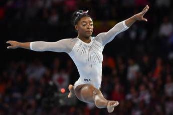 Nuovo oro per Simone Biles, il record è a un passo Nuovo oro per Simone Biles, il record è a un passo