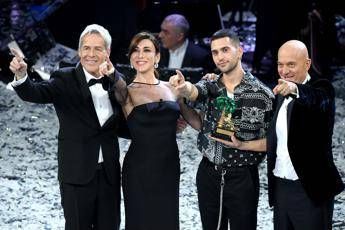 Ascolti in calo, Baglioni apre al tris Ascolti in calo, Baglioni apre al tris