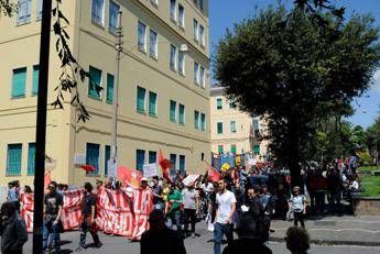 Regionali in Campania, il 16 maggio Berlusconi e Renzi a Napoli: attivisti annunciano mobilitazione Regionali in Campania, il 16 maggio Berlusconi e Renzi a Napoli: attivisti annunciano mobilitazione