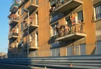 A Roma il famoso balcone del 'volo' di Fantozzi A Roma il famoso balcone del 'volo' di Fantozzi