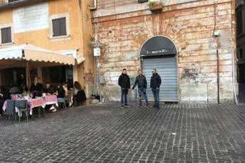 Barista Pantheon, Vessato dalle multe, chiudo e chiedo reddito cittadinanza Barista Pantheon, Vessato dalle multe, chiudo e chiedo reddito cittadinanza