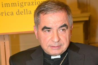 Vaticano, Becciu si dimette e rinuncia a cardinalato