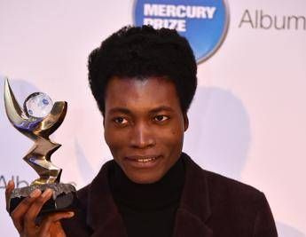 Benjamin Clementine vince il Mercury Prize e lo dedica alle vittime di Parigi Benjamin Clementine vince il Mercury Prize e lo dedica alle vittime di Parigi
