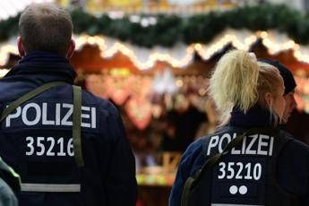 Berlino, auto contro folla: 7 feriti Berlino, auto contro folla: 7 feriti