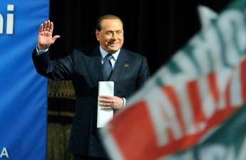 Forza Italia, vertice con Berlusconi ad Arcore: Ripartire con 'no' al referendum Forza Italia, vertice con Berlusconi ad Arcore: Ripartire con 'no' al referendum