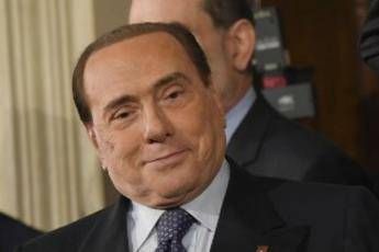 La frecciata di Silvio: Governo assurdo e pericoloso La frecciata di Silvio: Governo assurdo e pericoloso