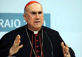 Vaticano, Bertone smentisce l’accusa di malversazione Vaticano, Bertone smentisce l’accusa di malversazione