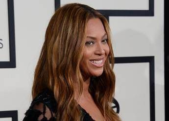 Beyonce e lo shopping prezioso, scarpe da 300.000 euro con diamanti Beyonce e lo shopping prezioso, scarpe da 300.000 euro con diamanti