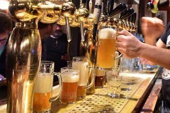 Covid, impennata casi in Scozia: vietato l'alcol nei pub Covid, impennata casi in Scozia: vietato l'alcol nei pub