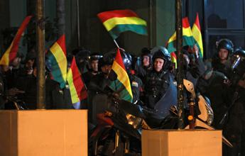 Bolivia, Morales denuncia 'colpo di stato'