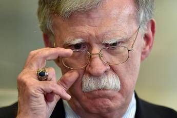 Trump licenzia il 'falco' Bolton