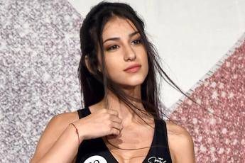 Ti votano perché sei storpia, insulti a Miss disabile Ti votano perché sei storpia, insulti a Miss disabile