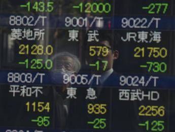 BoJ resta 'colomba': rinvia target inflazione. Borsa di Tokyo chiude in rialzo BoJ resta 'colomba': rinvia target inflazione. Borsa di Tokyo chiude in rialzo
