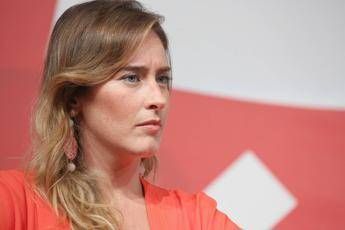 Botta e risposta Di Battista-Boschi su reddito Botta e risposta Di Battista-Boschi su reddito