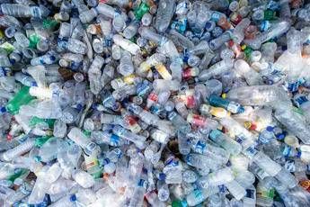 Manovra, le novità: da plastic tax ad auto aziendali