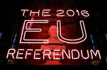 Brexit, M5S: Ue o cambia o muore Brexit, M5S: Ue o cambia o muore