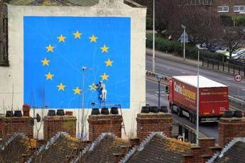 E' sparita la 'Brexit' di Banksy da Dover E' sparita la 'Brexit' di Banksy da Dover