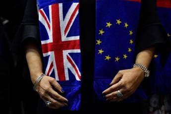 Brexit, Europarlamento approva uscita Londra da Ue Brexit, Europarlamento approva uscita Londra da Ue