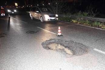 Esercito salverà Roma dalle buche Esercito salverà Roma dalle buche