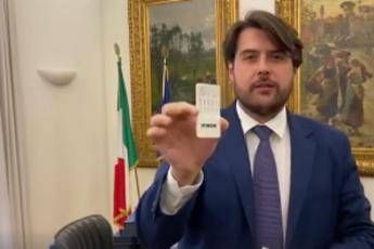 Droga, Buffagni fa il test: Sfido tutti i parlamentari Droga, Buffagni fa il test: Sfido tutti i parlamentari