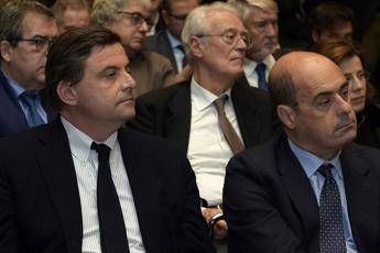 Calenda a Zingaretti: Ferma umiliazione del Pd Calenda a Zingaretti: Ferma umiliazione del Pd