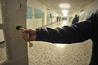 Guardie carcerarie contro Sofri Guardie carcerarie contro Sofri