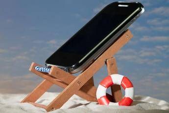 Cellulari e vacanze, da WhatsApp all'Eurotariffa: ecco 10 consigli per spendere meno Cellulari e vacanze, da WhatsApp all'Eurotariffa: ecco 10 consigli per spendere meno