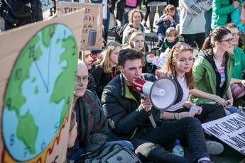 Da Manila a Roma, migliaia di giovani in piazza per il clima Da Manila a Roma, migliaia di giovani in piazza per il clima