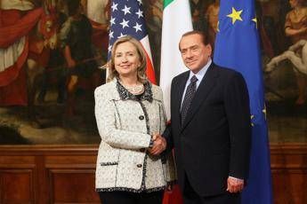 Wikileaks, Berlusconi pianse con Hillary Clinton: 'dite quelle cose su di me...' Wikileaks, Berlusconi pianse con Hillary Clinton: 'dite quelle cose su di me...'