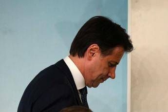 Conte 'spacca' sui social Conte 'spacca' sui social