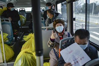 Coronavirus, in Cina prodotte più di 76 milioni di mascherine al giorno
