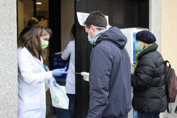 Covid Napoli, incessante richiesta ossigeno, farmacie allo stremo Covid Napoli, incessante richiesta ossigeno, farmacie allo stremo