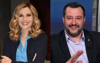 Cuccarini sovranista, l'applauso di Salvini Cuccarini sovranista, l'applauso di Salvini