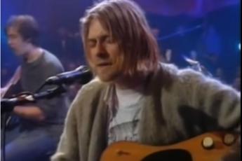 All'asta il mitico cardigan verde di Kurt Cobain