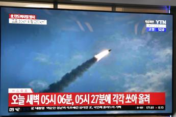 Pyongyang: Testato con successo lanciatore di razzi multiplo