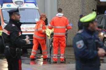 Morto bimbo caduto da carro Carnevale Morto bimbo caduto da carro Carnevale